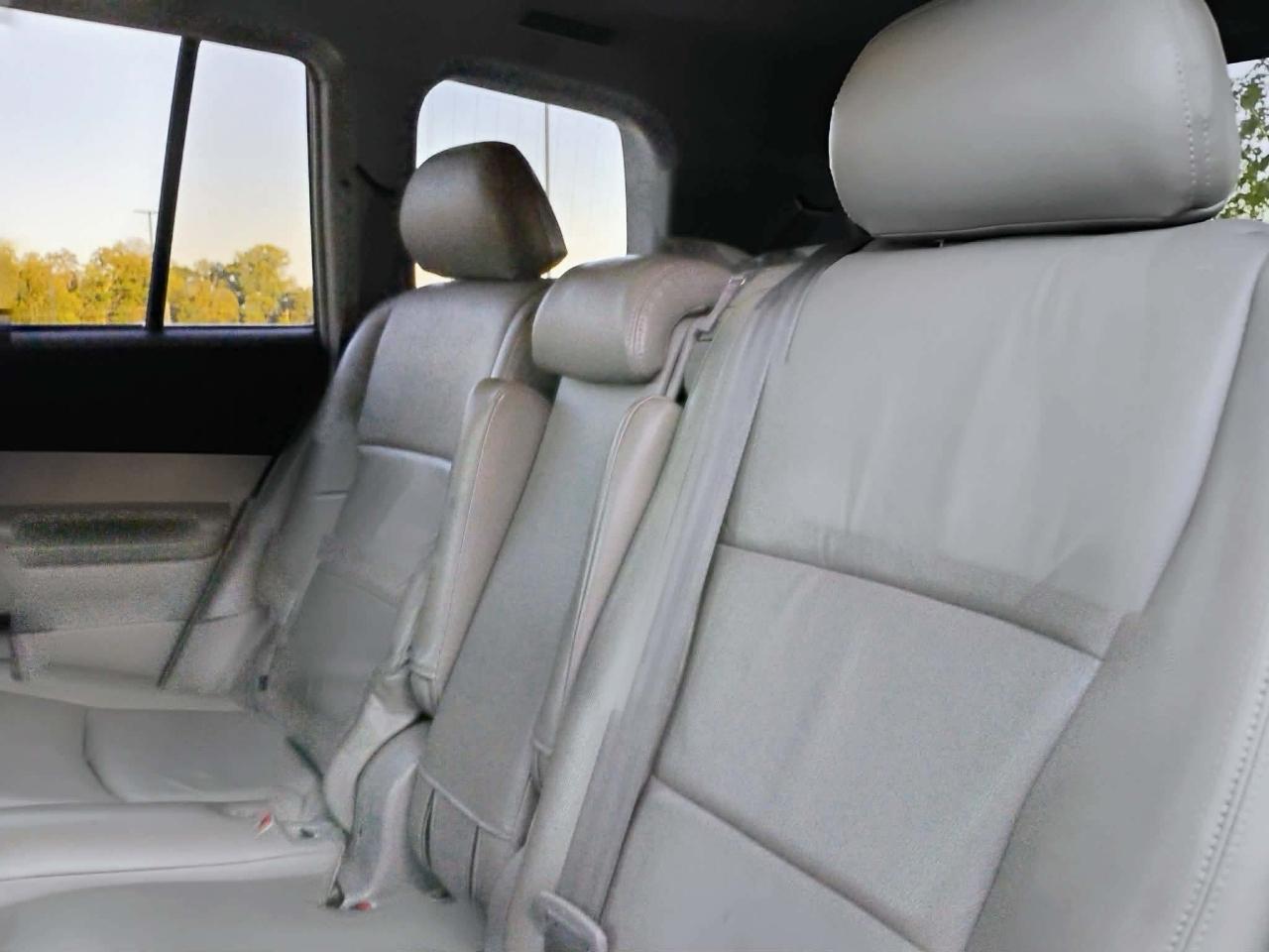 Toyota Highlander FWD 4dr V6 Base (Natl) 2011
