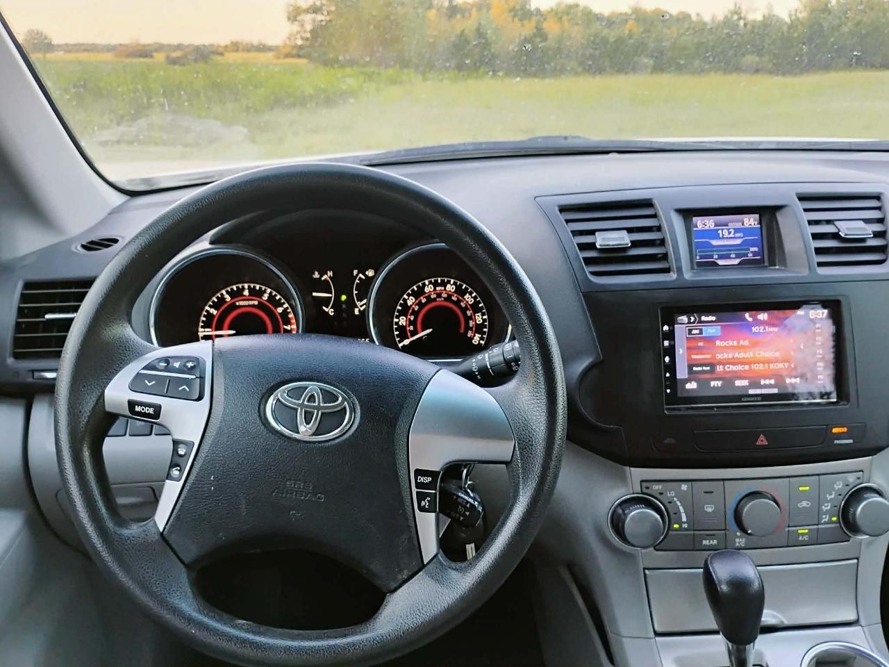 Toyota Highlander FWD 4dr V6 Base (Natl) 2011
