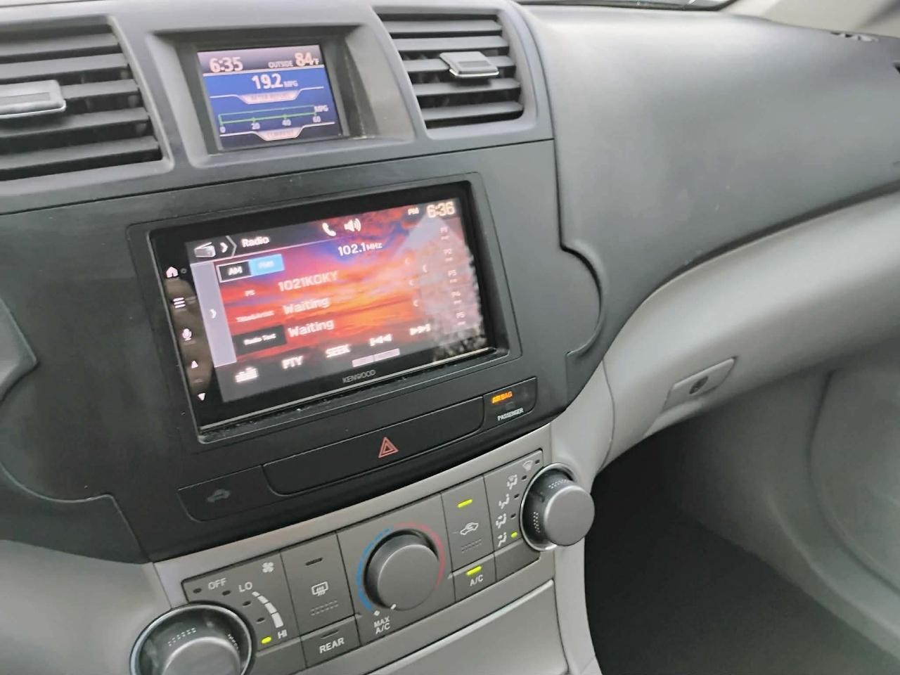 Toyota Highlander FWD 4dr V6 Base (Natl) 2011