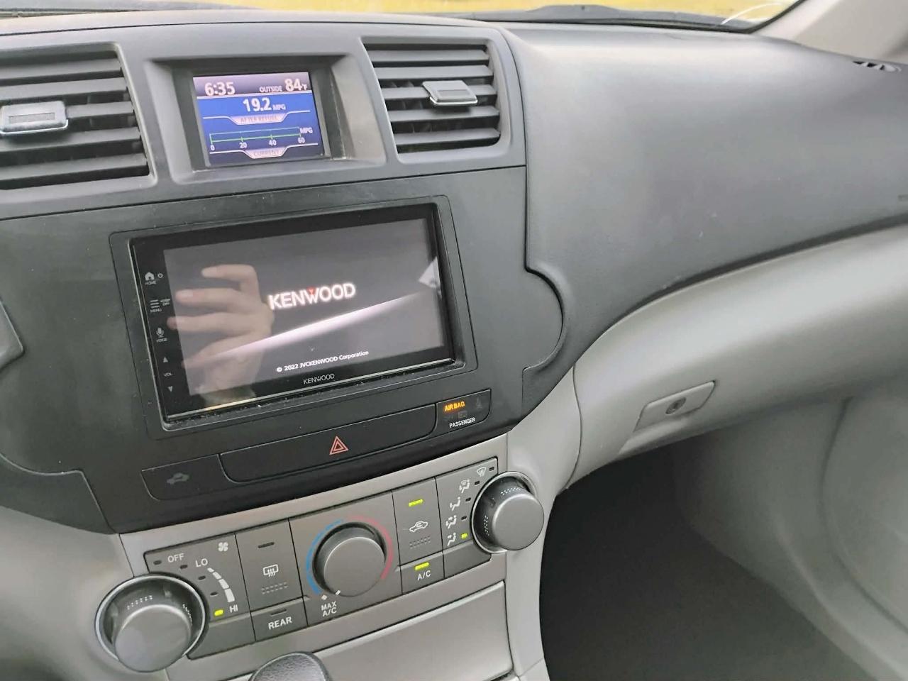 Toyota Highlander FWD 4dr V6 Base (Natl) 2011