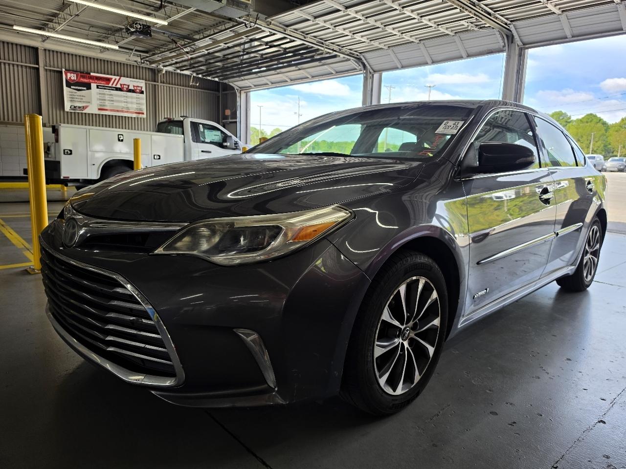 Toyota Avalon Hybrid Limited (Natl) 2018