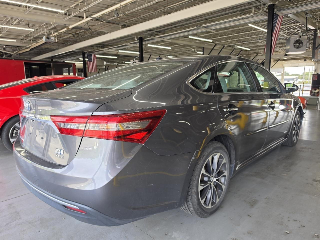 Toyota Avalon Hybrid Limited (Natl) 2018