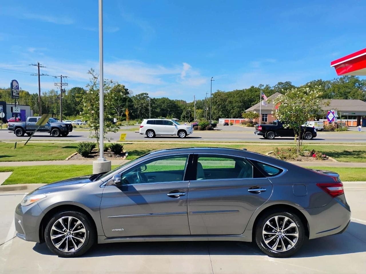 Toyota Avalon Hybrid Limited (Natl) 2018