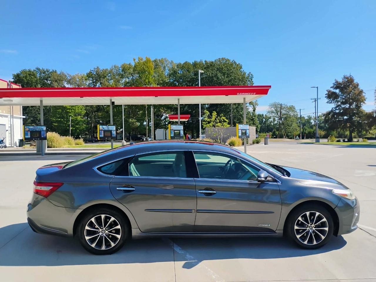Toyota Avalon Hybrid Limited (Natl) 2018