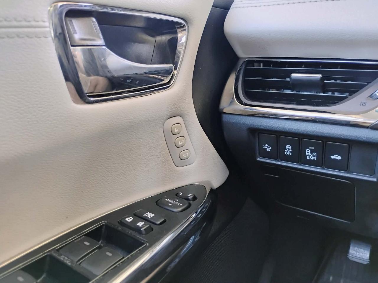 Toyota Avalon Hybrid Limited (Natl) 2018
