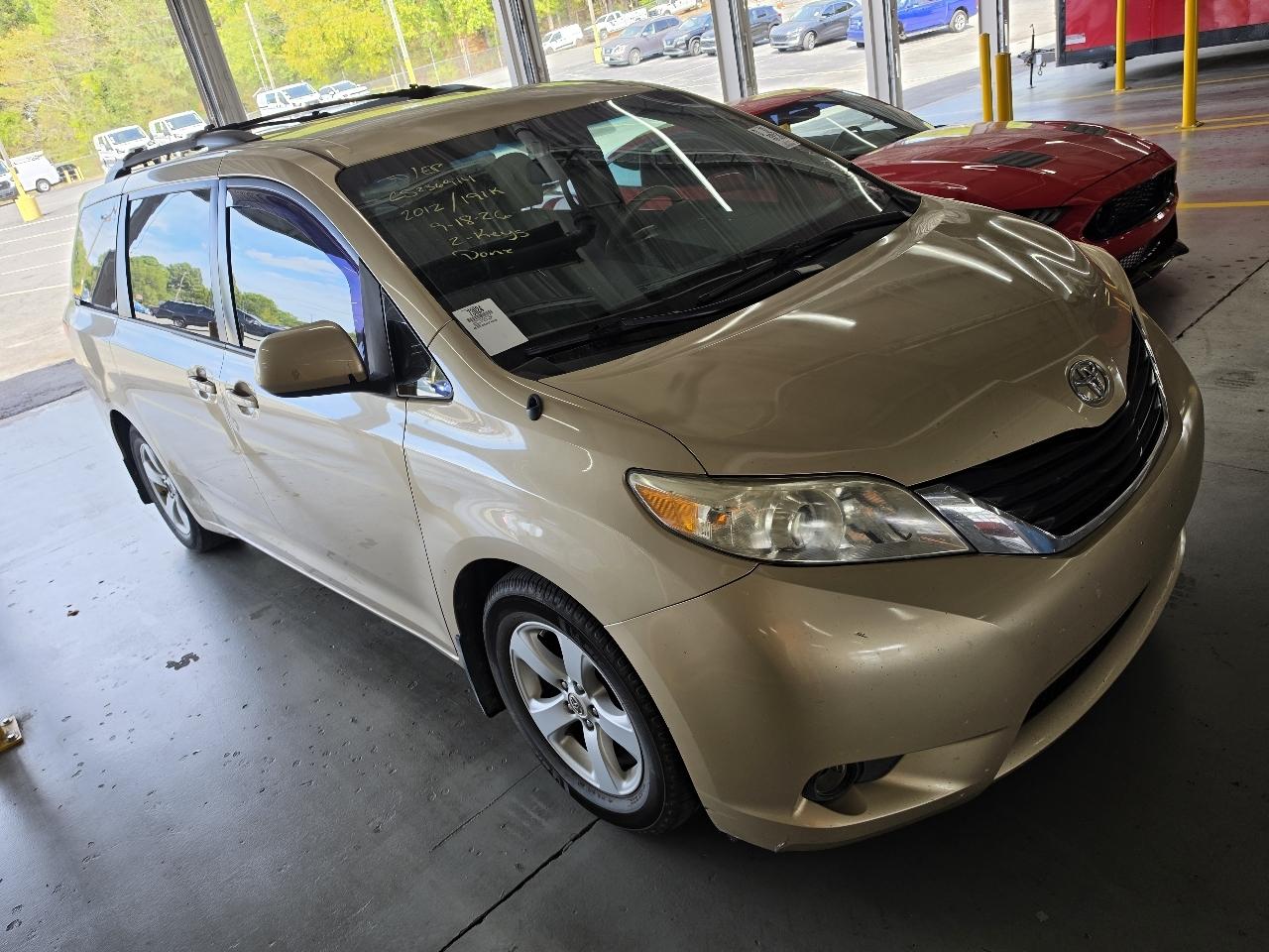 Toyota Sienna 5dr 7-Pass Van V6 LE FWD (Natl) 2012