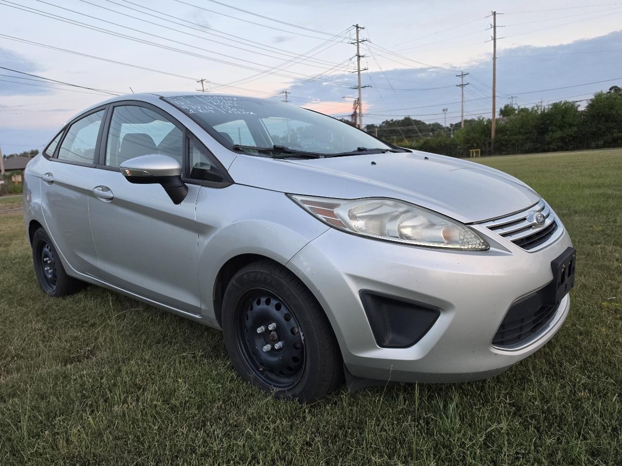 Ford Fiesta 4dr Sdn SE 2013