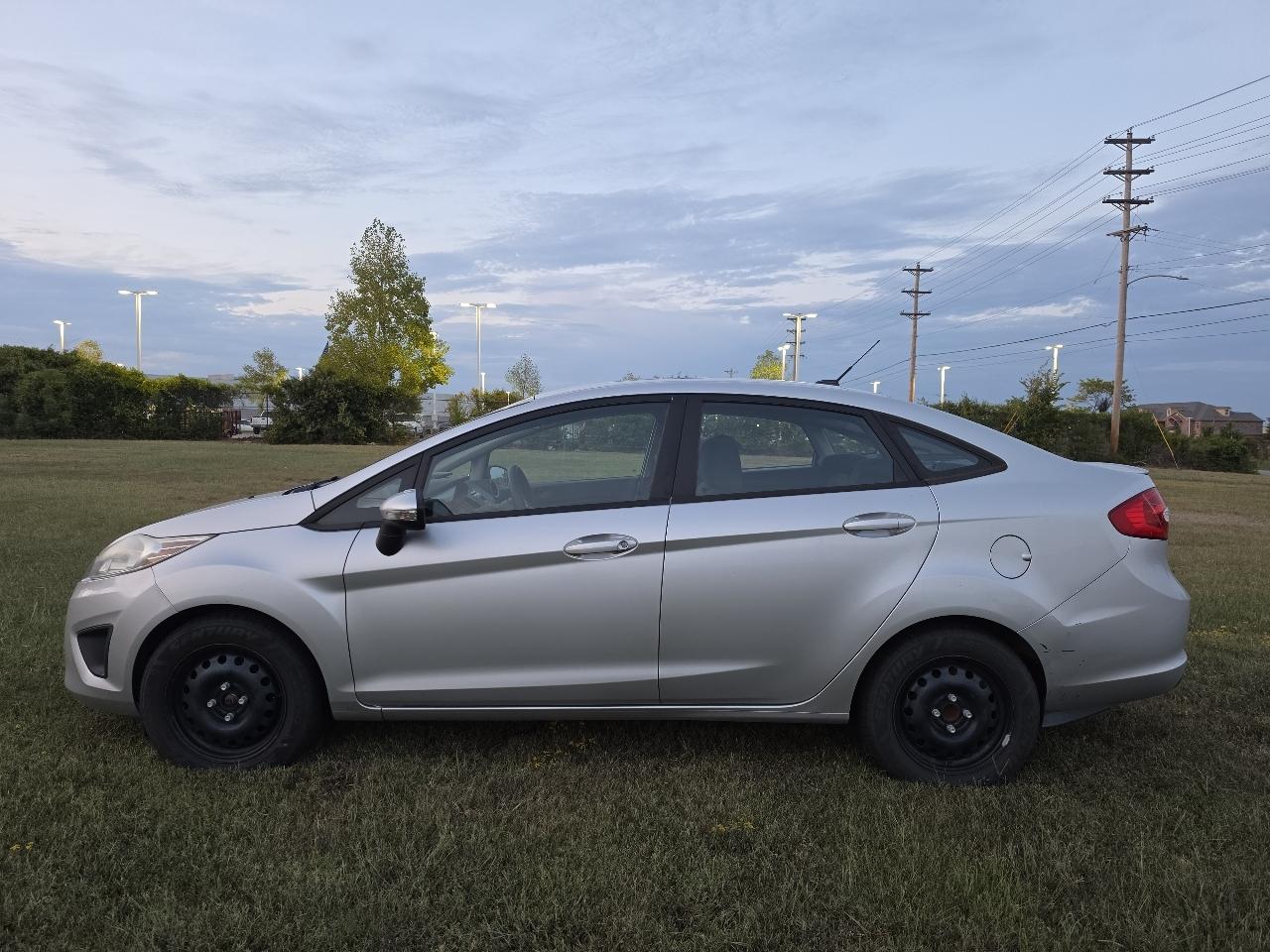 Ford Fiesta 4dr Sdn SE 2013