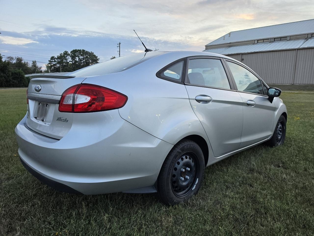 Ford Fiesta 4dr Sdn SE 2013