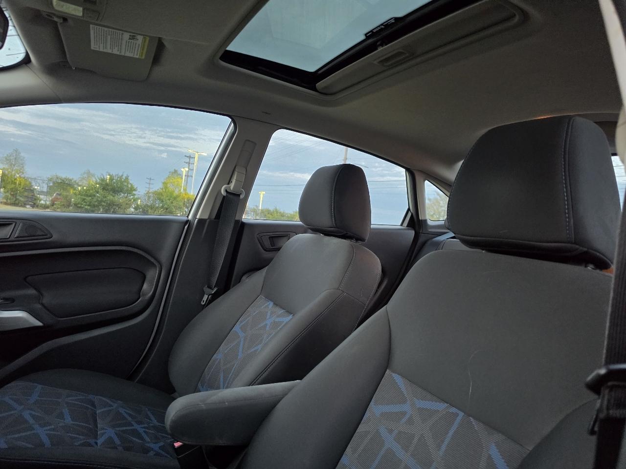 Ford Fiesta 4dr Sdn SE 2013