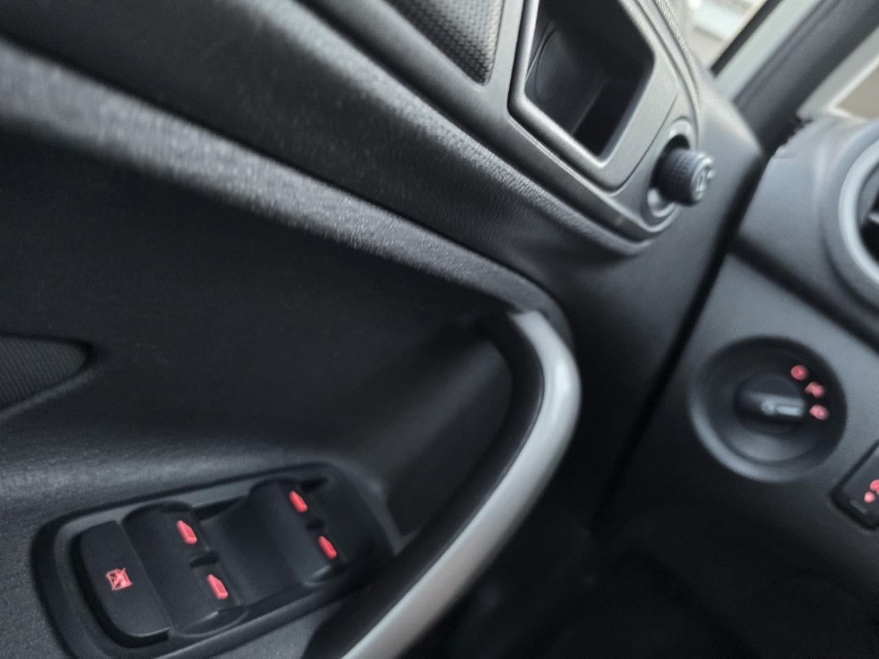 Ford Fiesta 4dr Sdn SE 2013