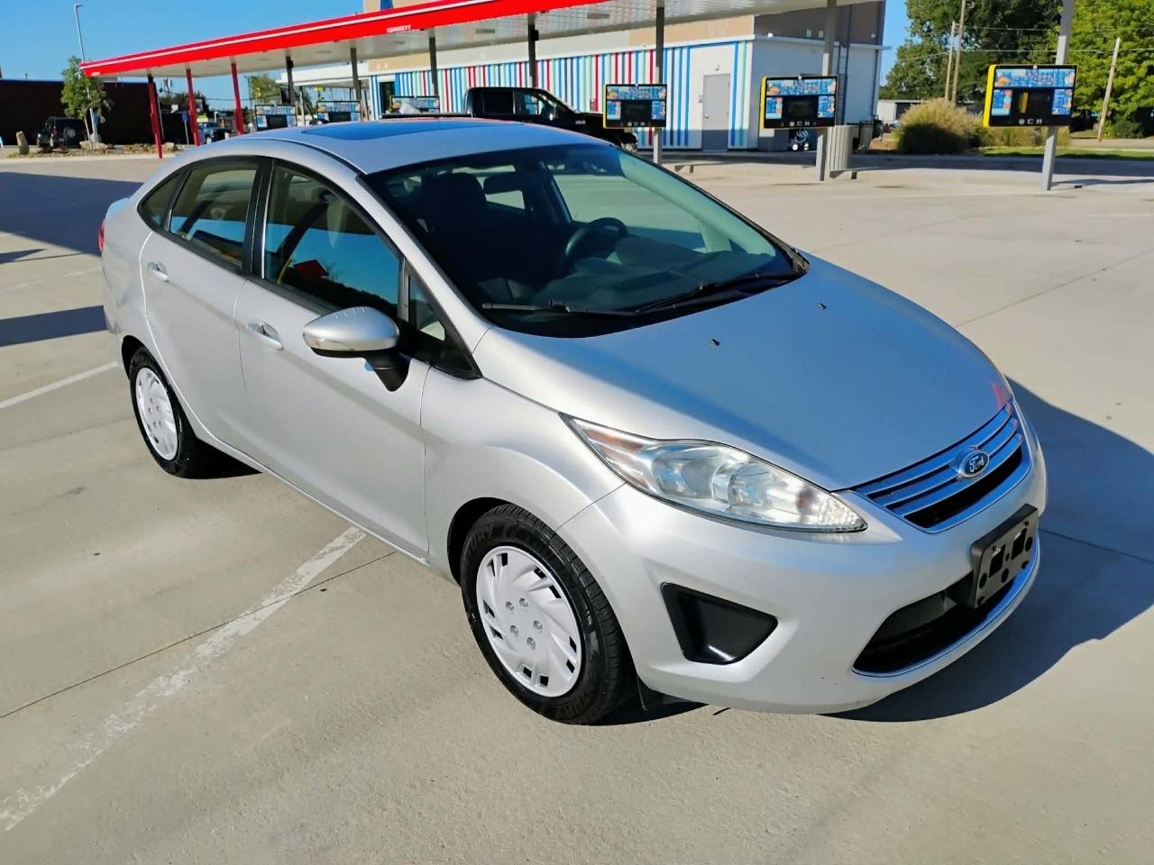Ford Fiesta 4dr Sdn SE 2013