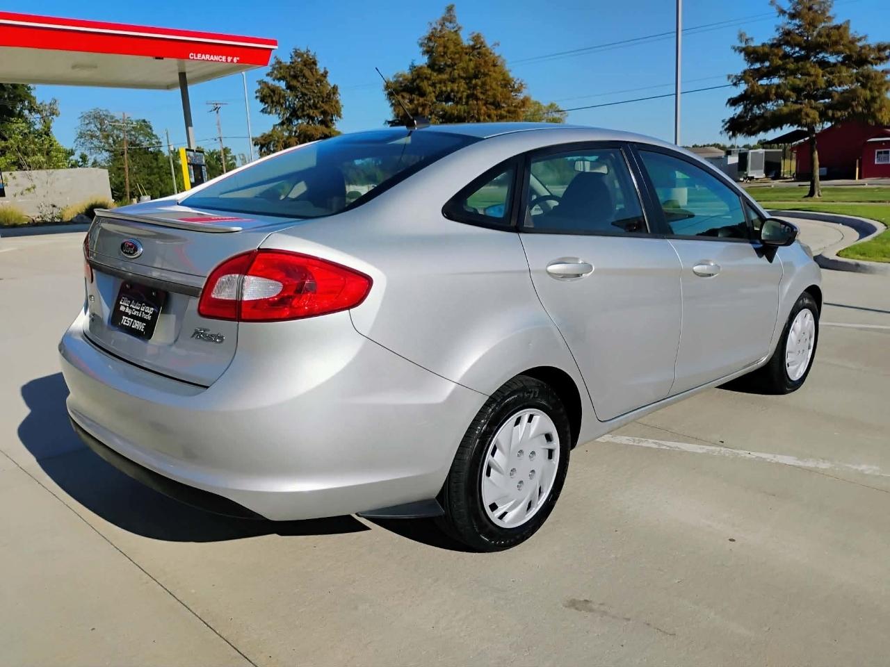 Ford Fiesta 4dr Sdn SE 2013