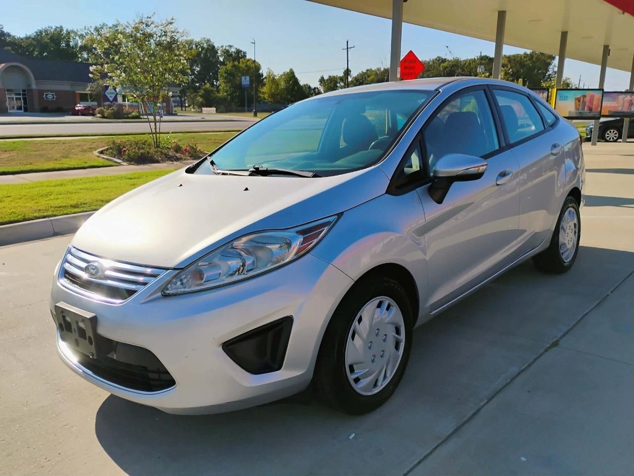 Ford Fiesta 4dr Sdn SE 2013