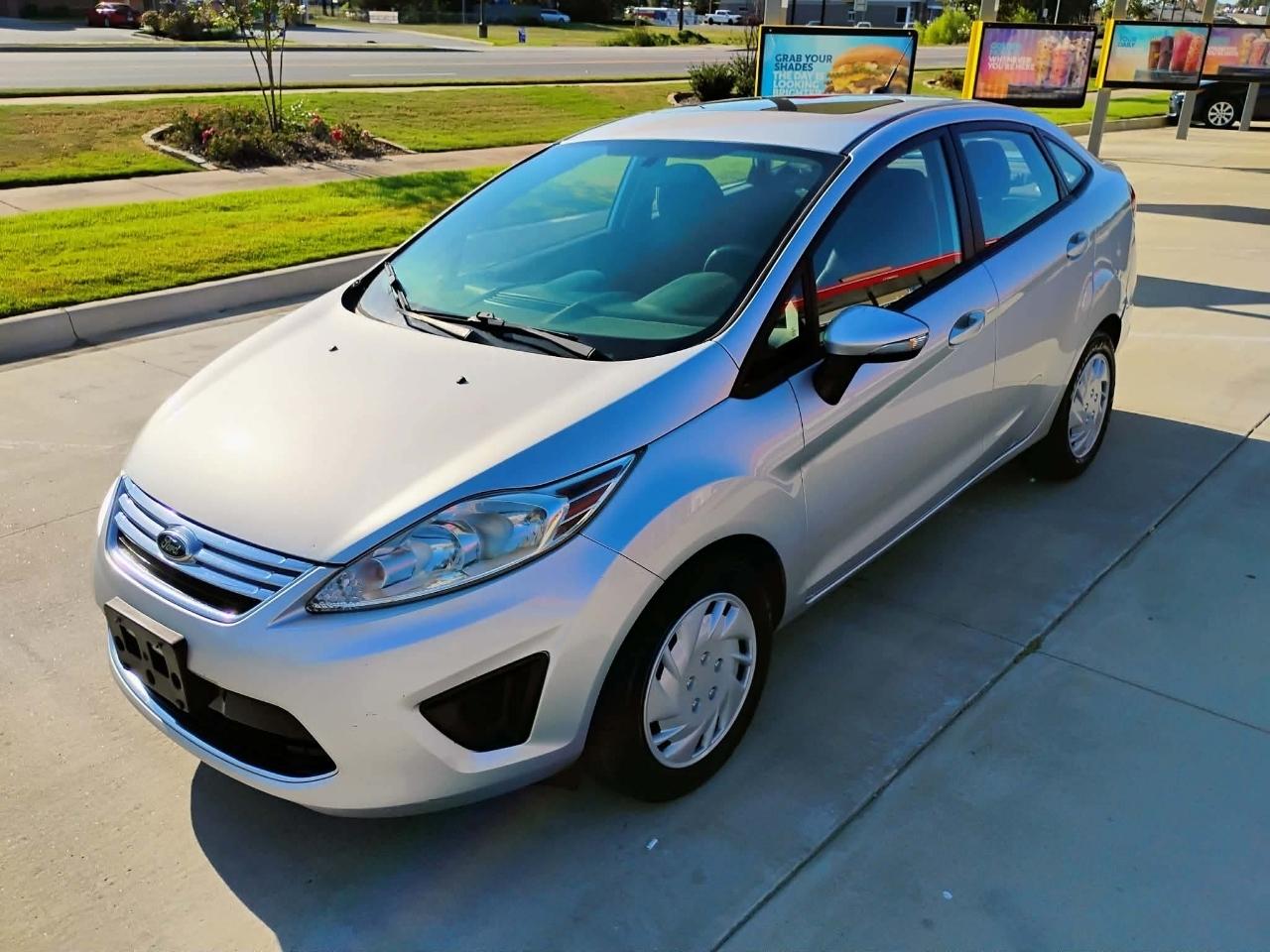 Ford Fiesta 4dr Sdn SE 2013