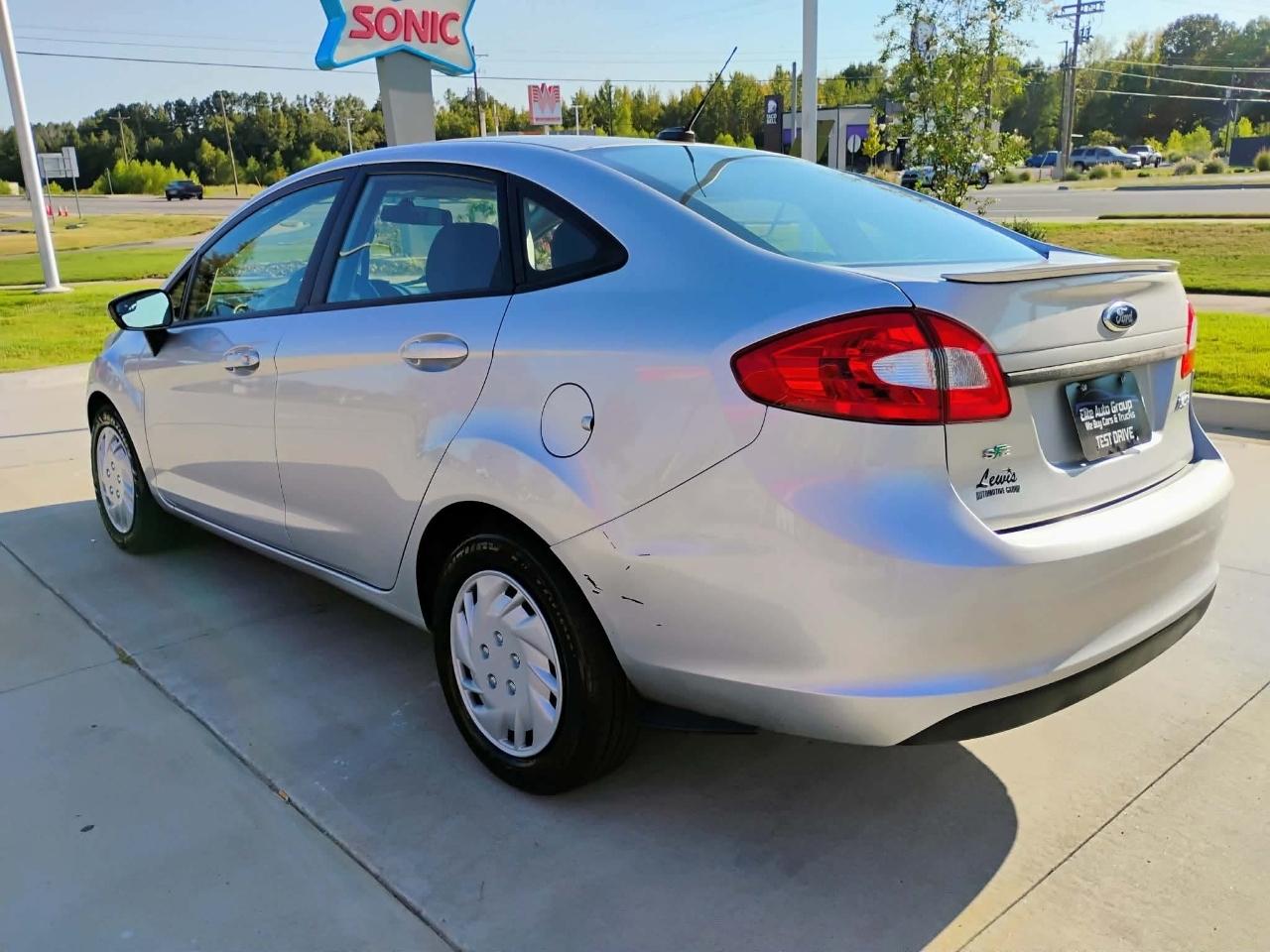 Ford Fiesta 4dr Sdn SE 2013