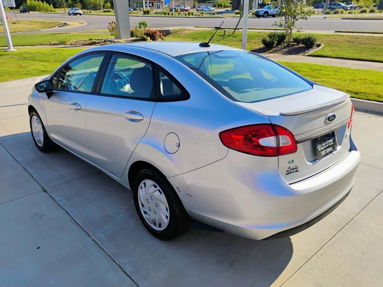 Ford Fiesta 4dr Sdn SE 2013