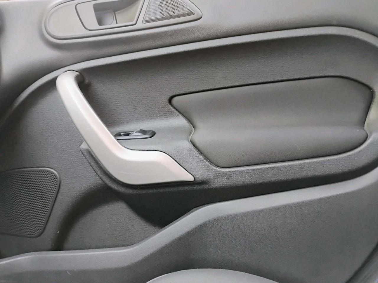 Ford Fiesta 4dr Sdn SE 2013