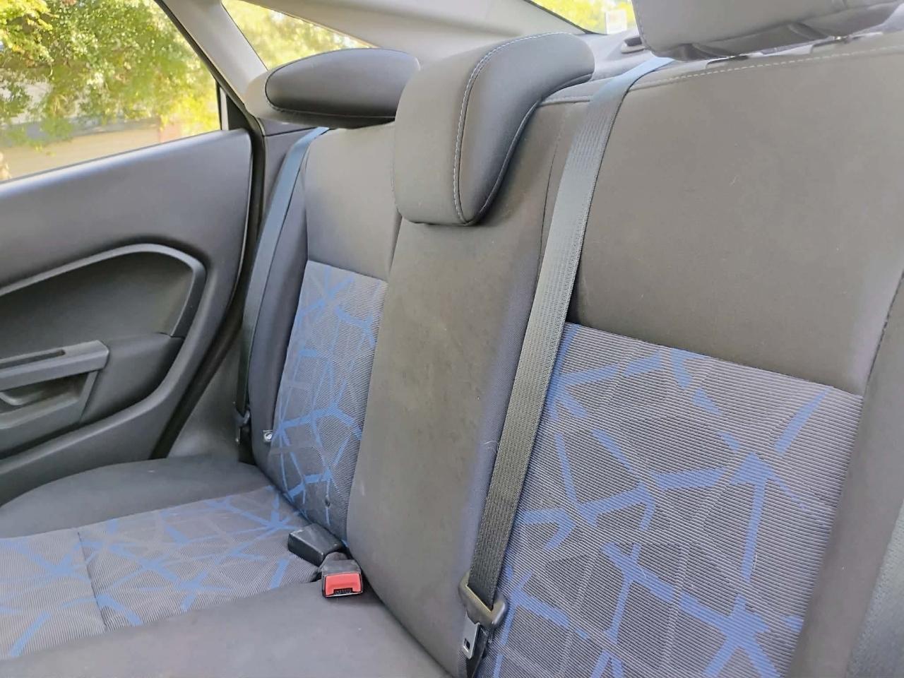 Ford Fiesta 4dr Sdn SE 2013