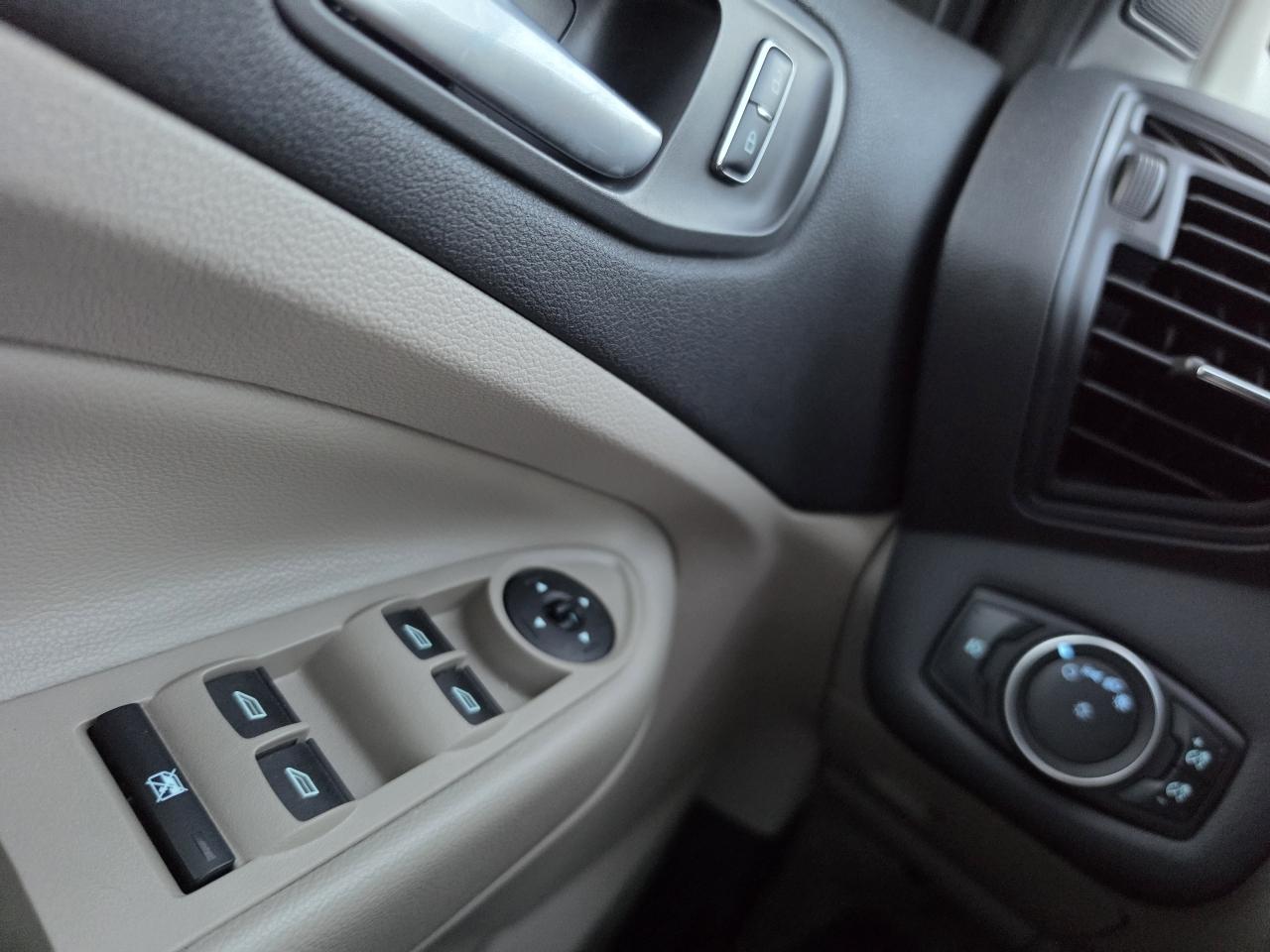Ford Escape FWD 4dr SE 2015