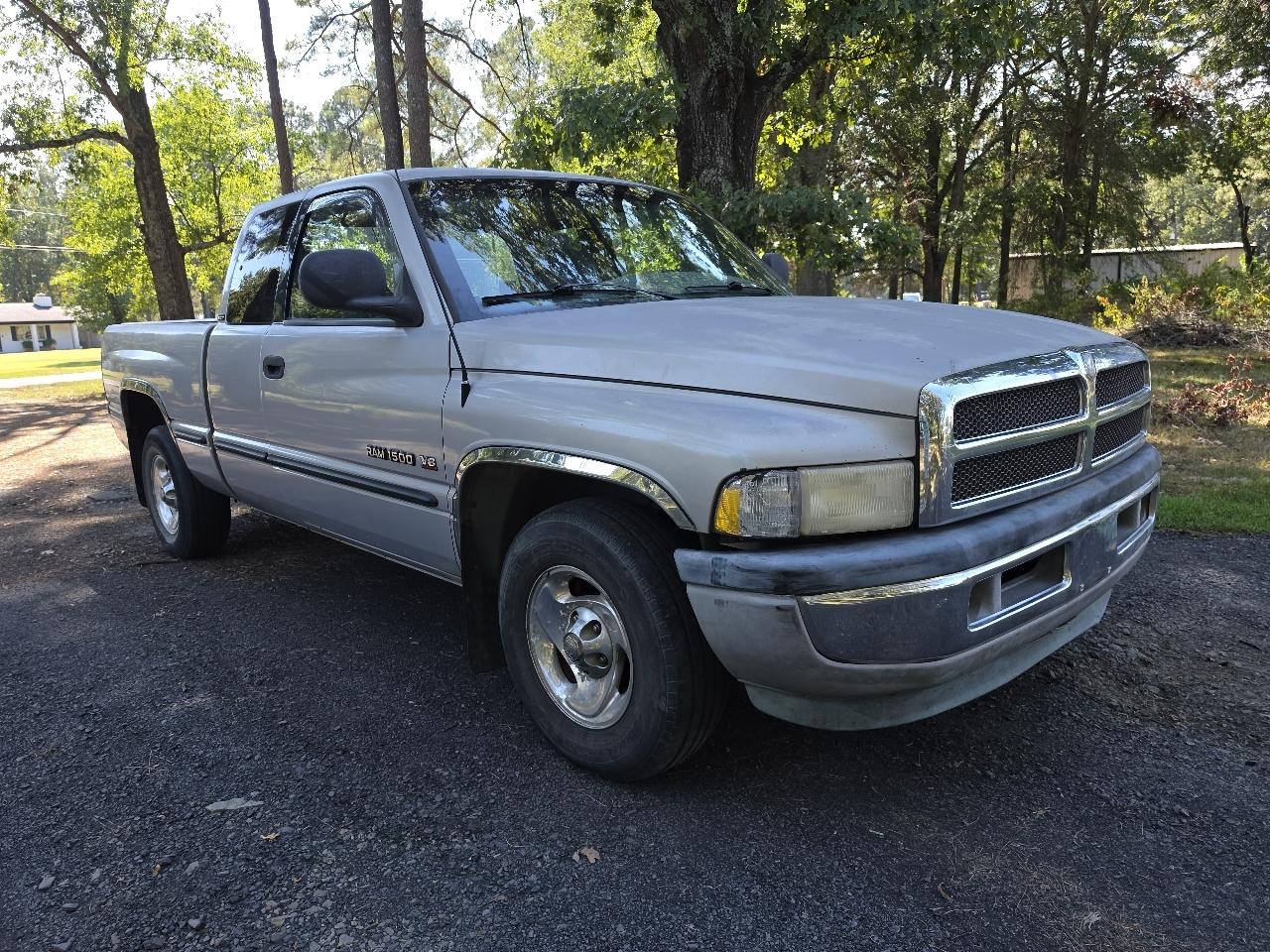 Dodge Ram 1500 2dr Club Cab 139" WB 1998