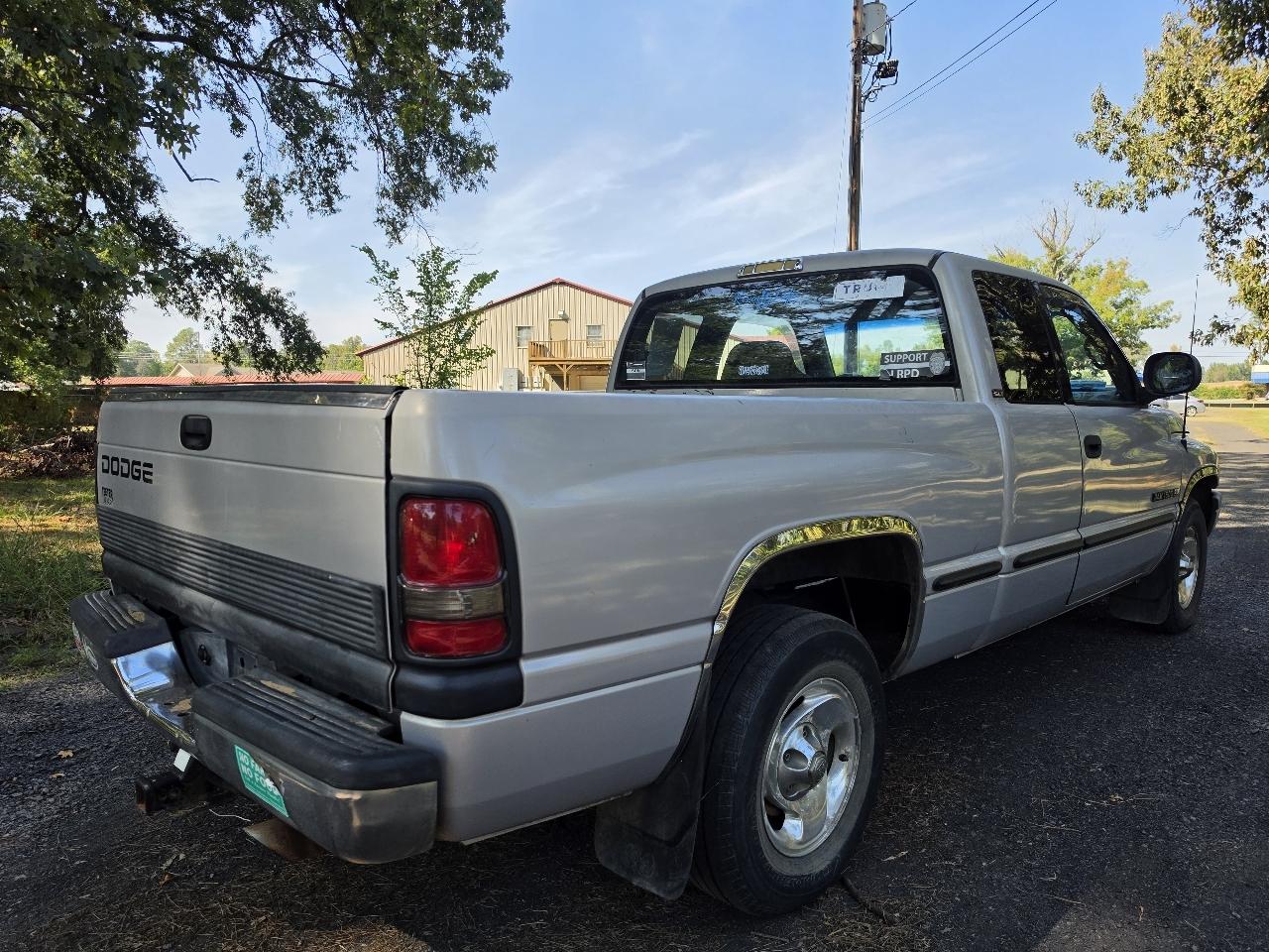 Dodge Ram 1500 2dr Club Cab 139" WB 1998