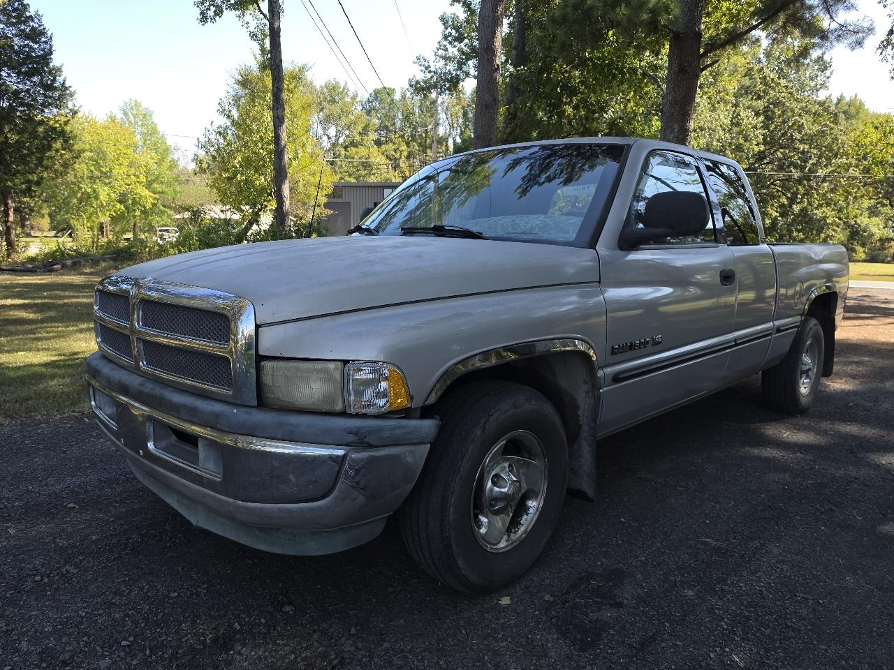 Dodge Ram 1500 2dr Club Cab 139" WB 1998