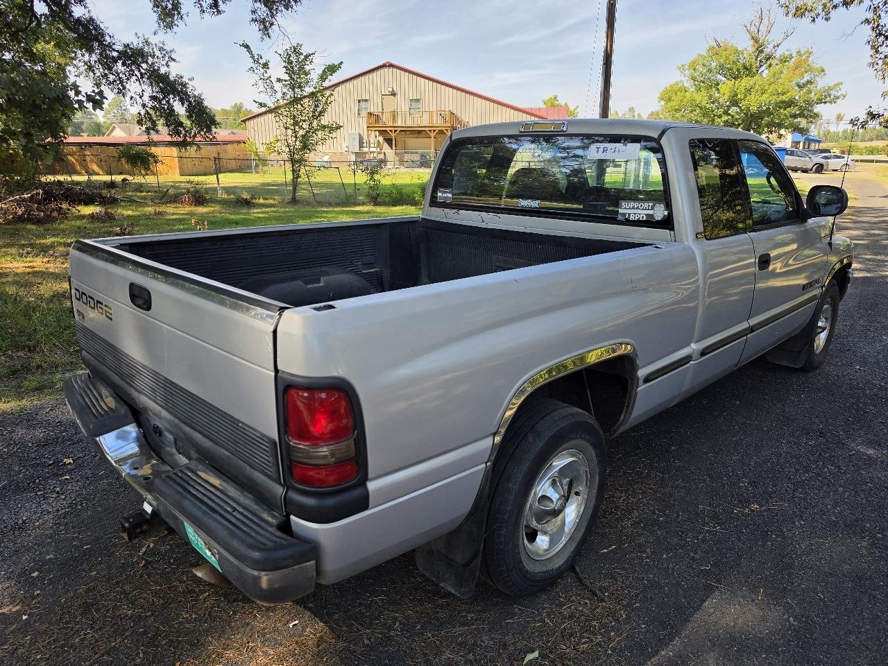 Dodge Ram 1500 2dr Club Cab 139" WB 1998