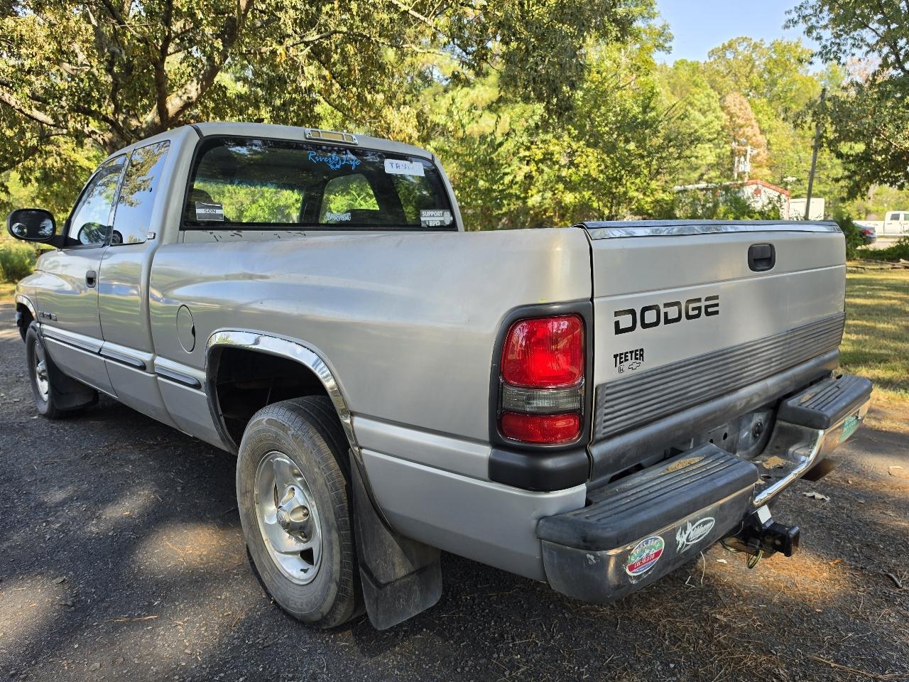 Dodge Ram 1500 2dr Club Cab 139" WB 1998