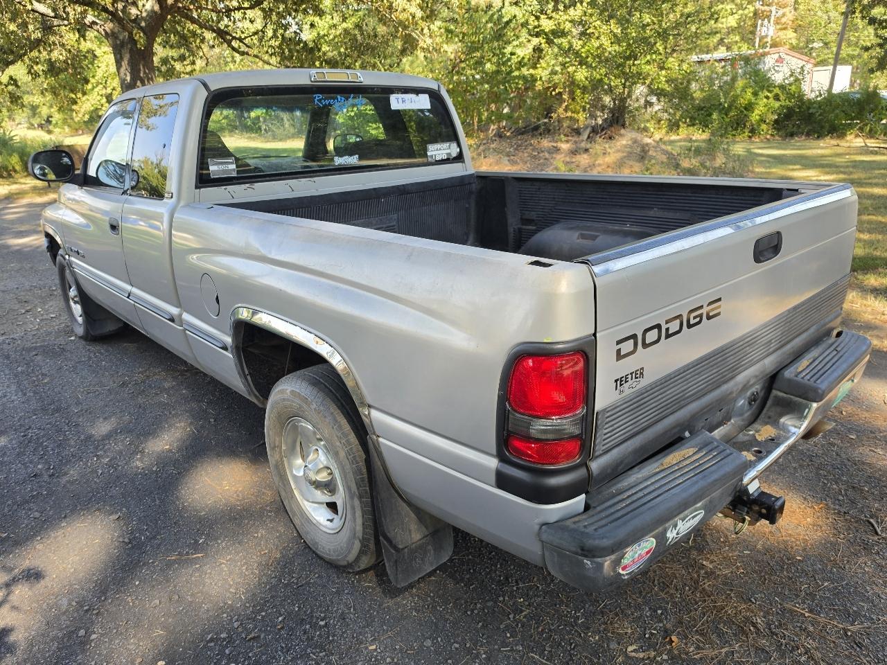 Dodge Ram 1500 2dr Club Cab 139" WB 1998
