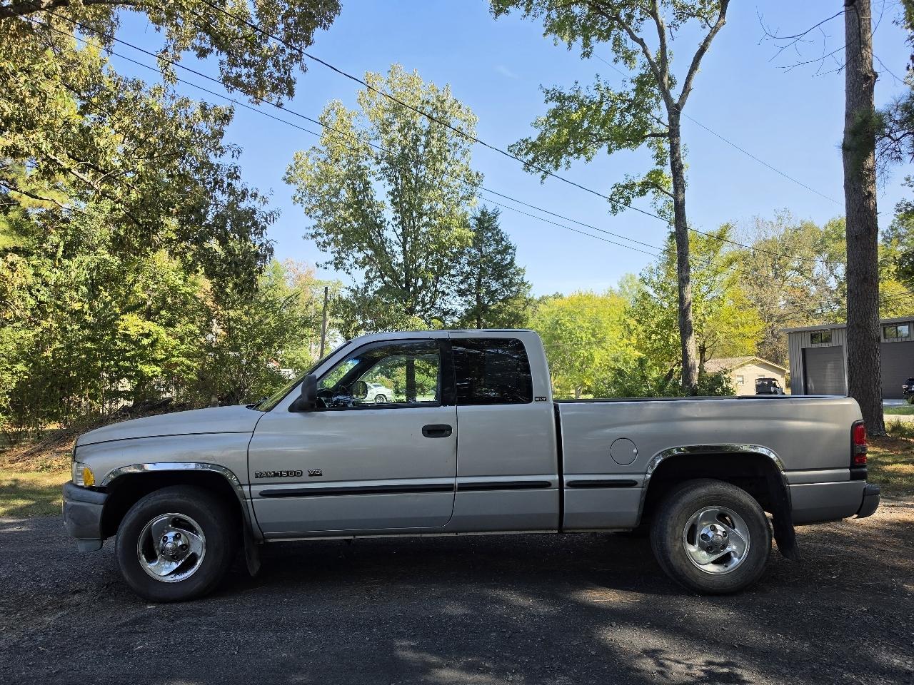 Dodge Ram 1500 2dr Club Cab 139" WB 1998