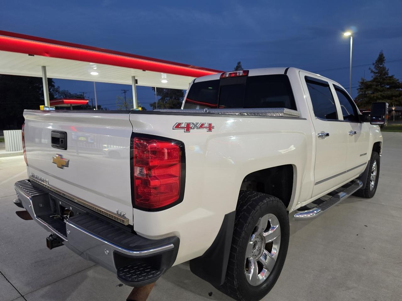 Chevrolet Silverado 1500 4WD Crew Cab 143.5" LTZ w/1LZ 2015
