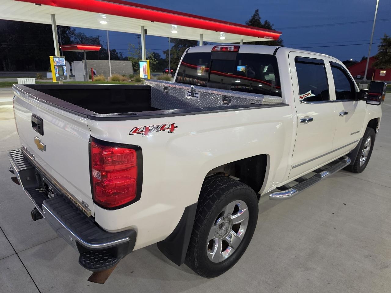 Chevrolet Silverado 1500 4WD Crew Cab 143.5" LTZ w/1LZ 2015