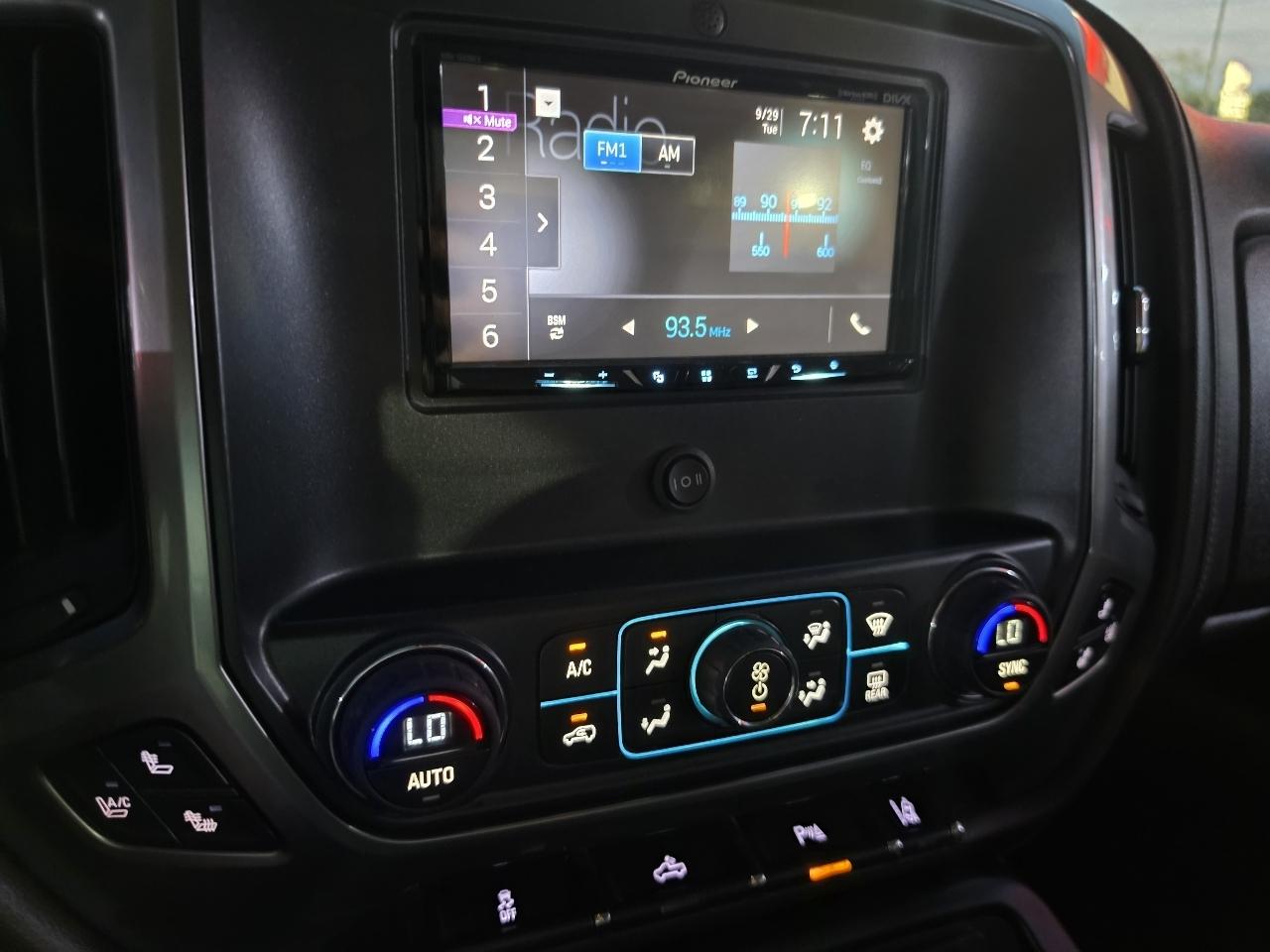 Chevrolet Silverado 1500 4WD Crew Cab 143.5" LTZ w/1LZ 2015