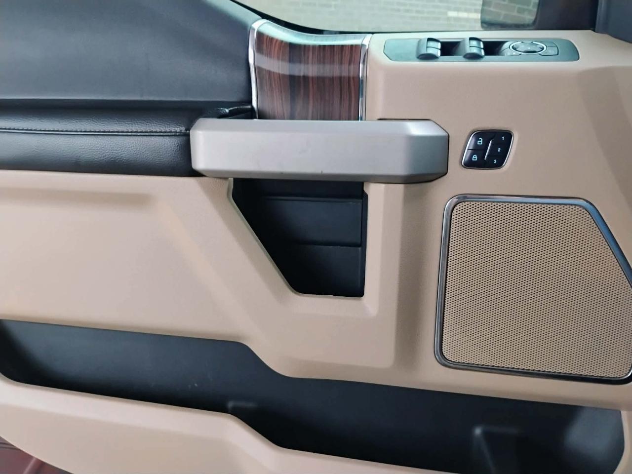 Ford F-150 4WD SuperCrew 139" Lariat 2015