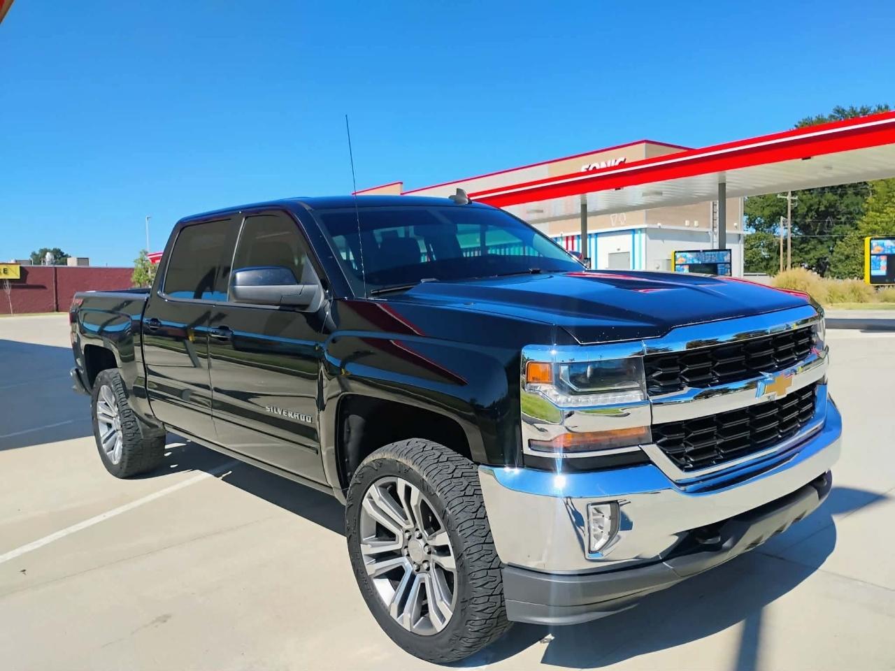 Chevrolet Silverado 1500 4WD Crew Cab 143.5" LT w/1LT 2018