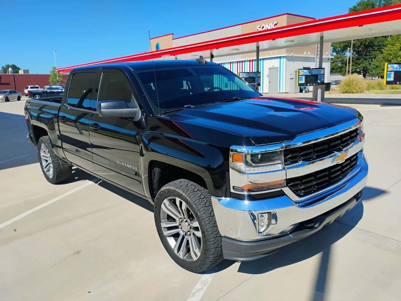 Chevrolet Silverado 1500 4WD Crew Cab 143.5" LT w/1LT 2018