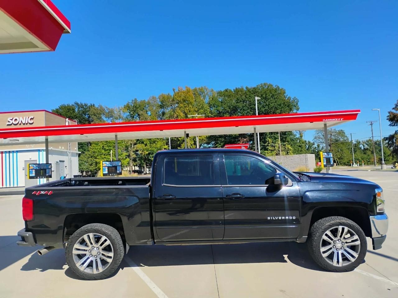 Chevrolet Silverado 1500 4WD Crew Cab 143.5" LT w/1LT 2018