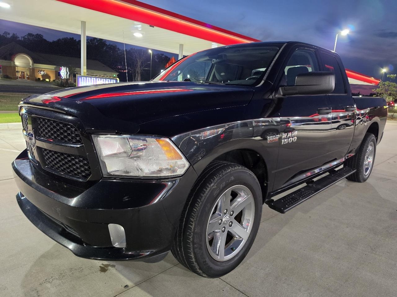 RAM 1500 2WD Quad Cab 140.5" Express 2015