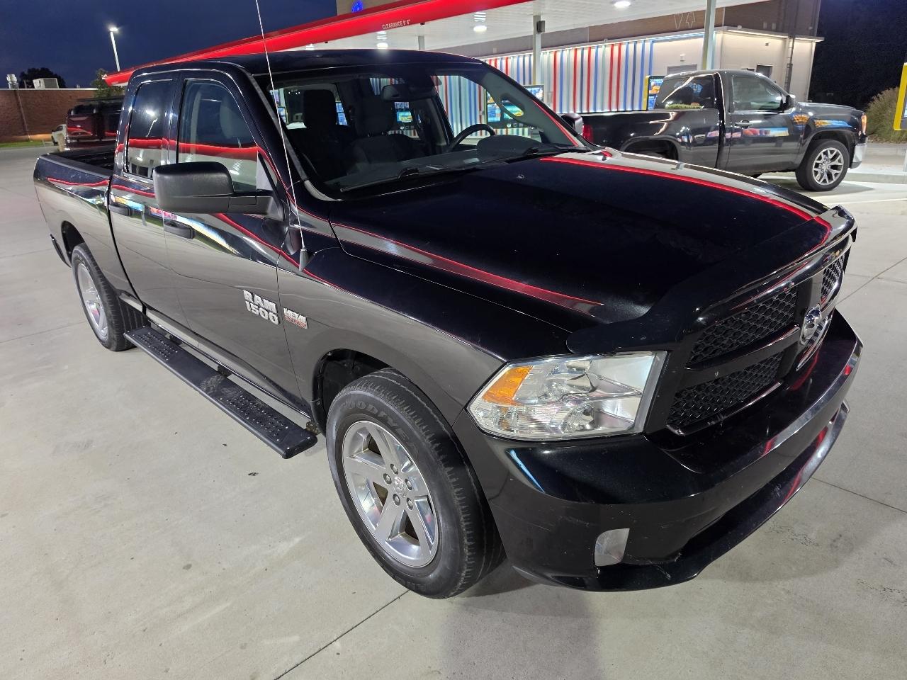 RAM 1500 2WD Quad Cab 140.5" Express 2015
