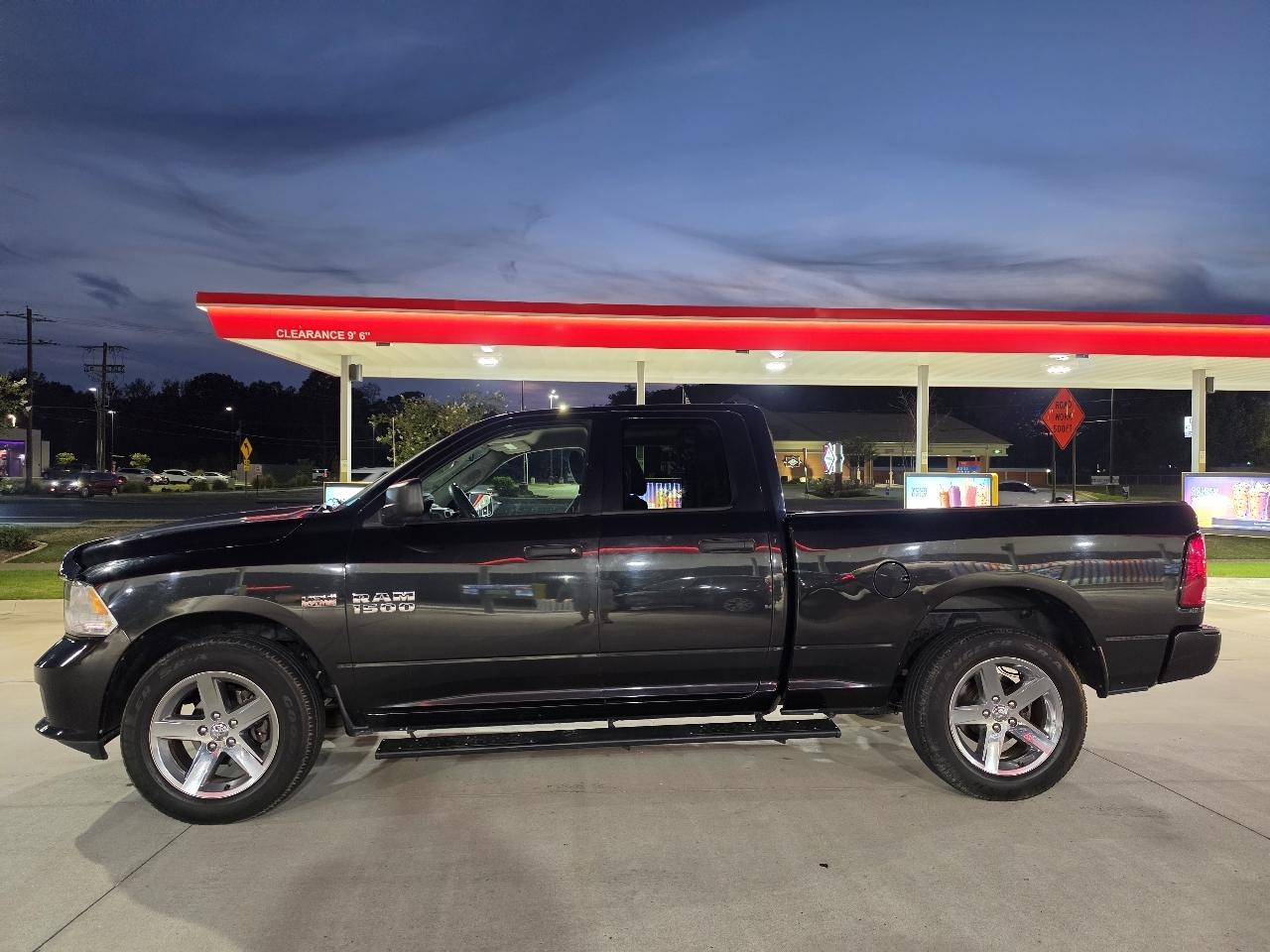 RAM 1500 2WD Quad Cab 140.5" Express 2015