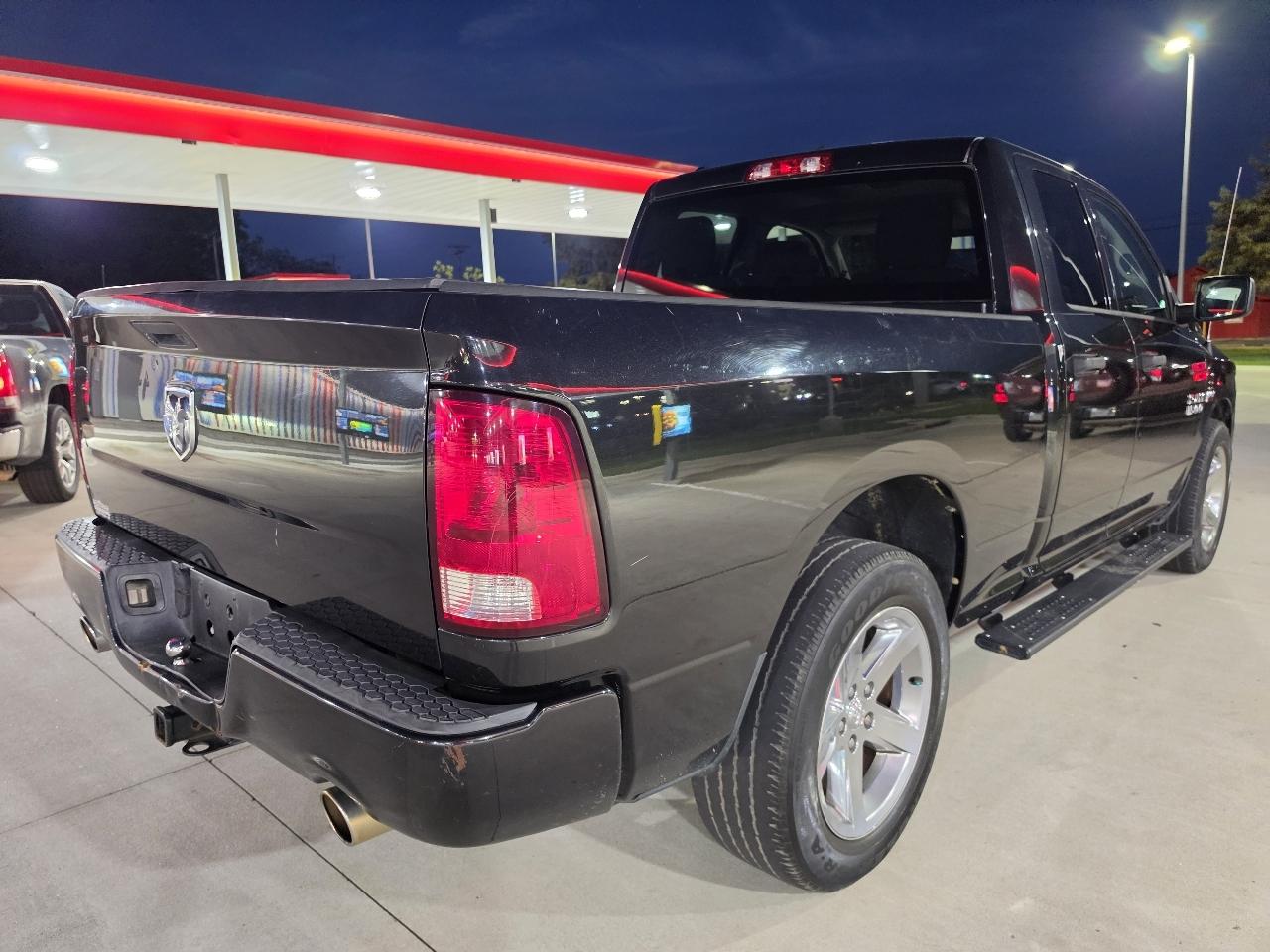 RAM 1500 2WD Quad Cab 140.5" Express 2015