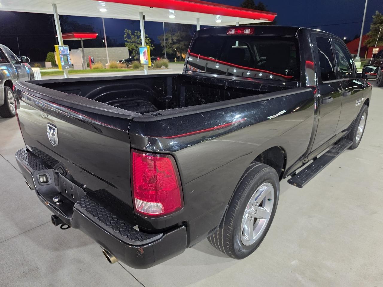 RAM 1500 2WD Quad Cab 140.5" Express 2015