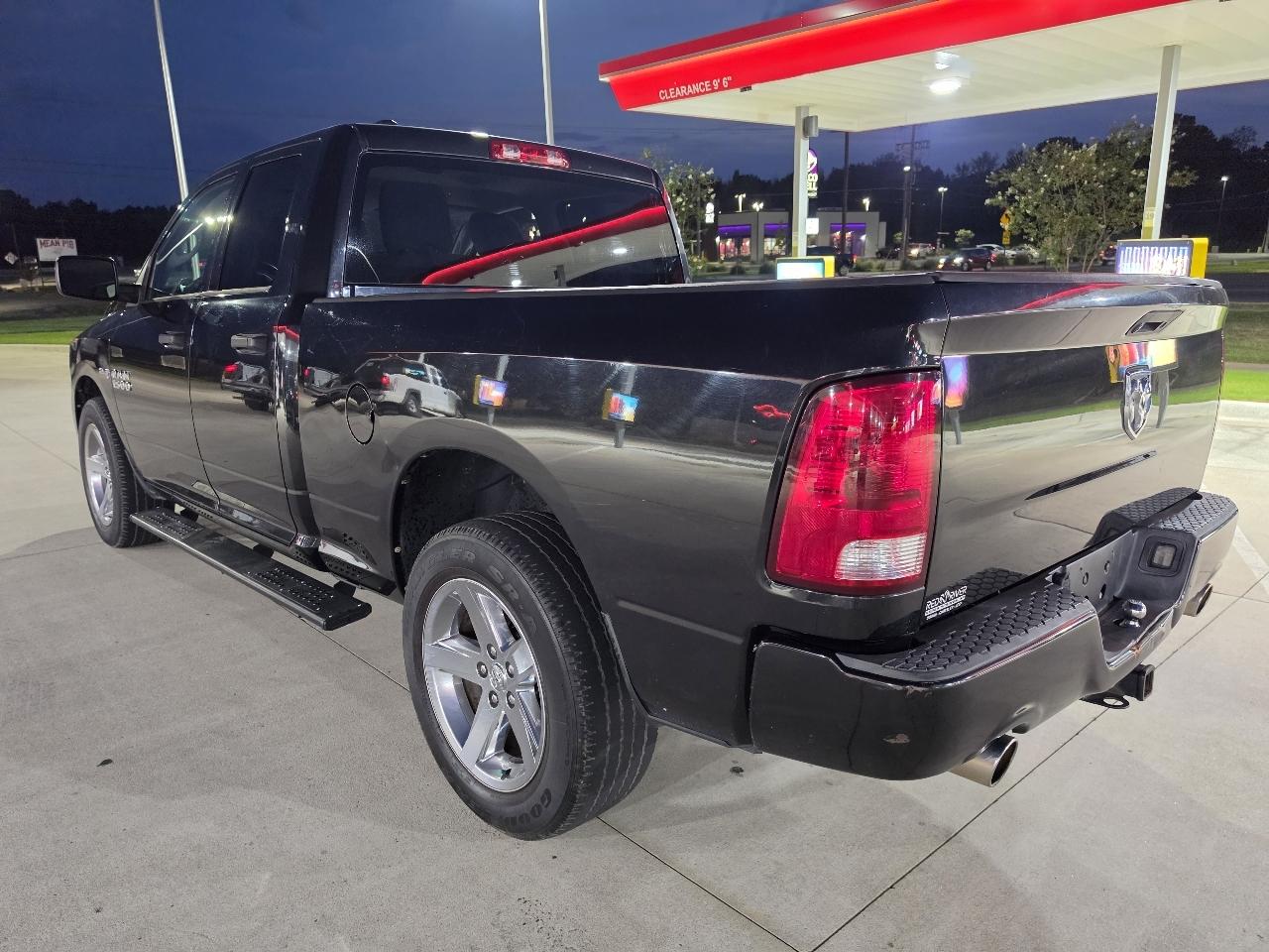 RAM 1500 2WD Quad Cab 140.5" Express 2015