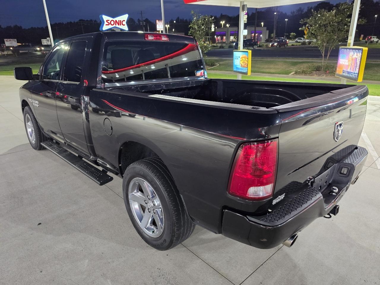 RAM 1500 2WD Quad Cab 140.5" Express 2015
