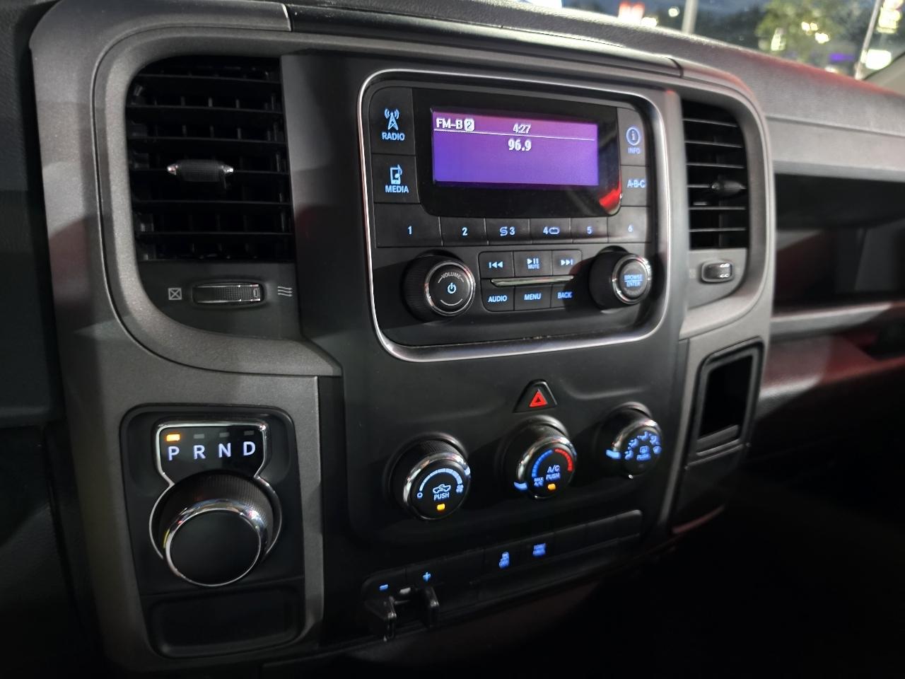 RAM 1500 2WD Quad Cab 140.5" Express 2015