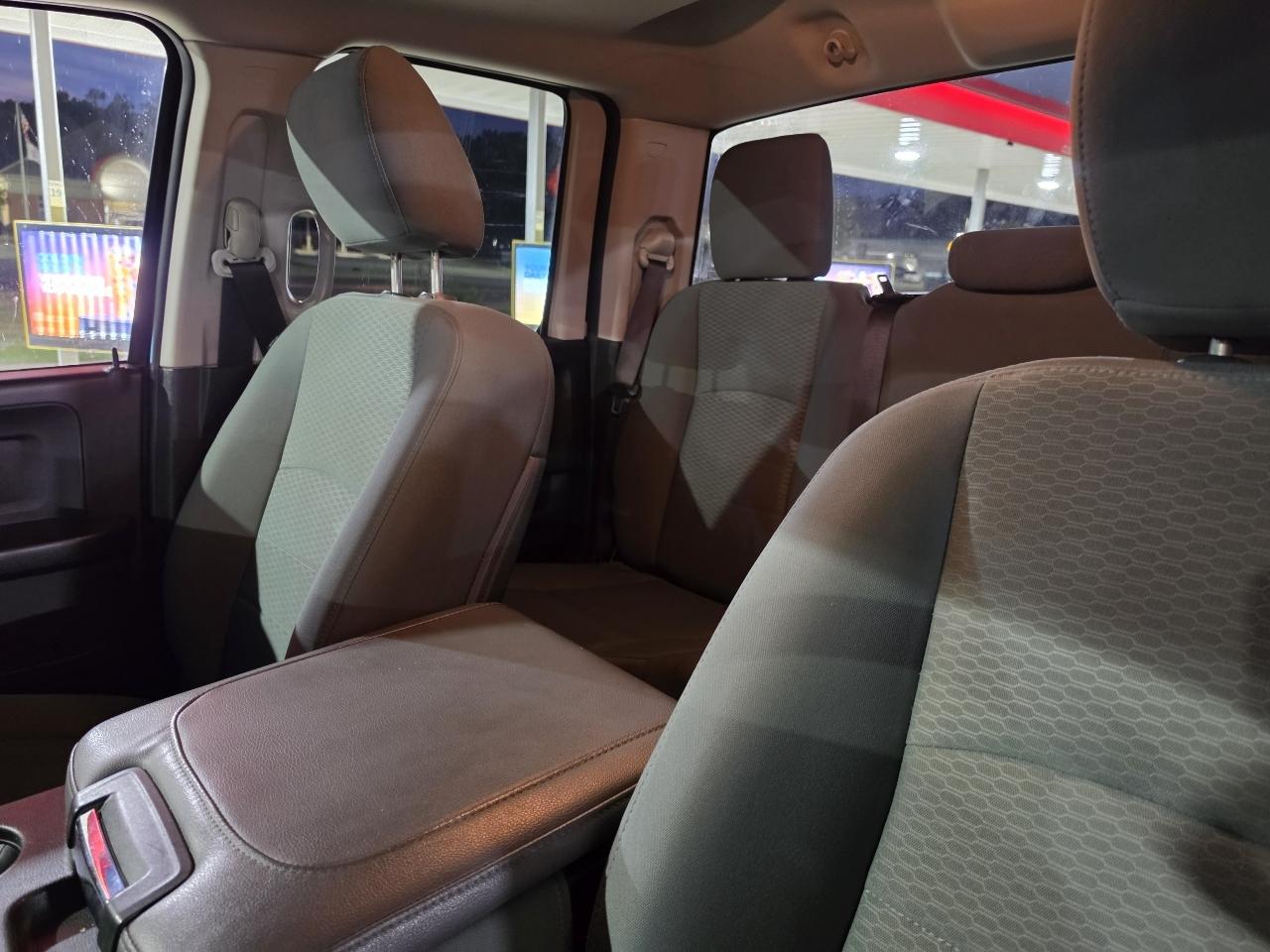 RAM 1500 2WD Quad Cab 140.5" Express 2015