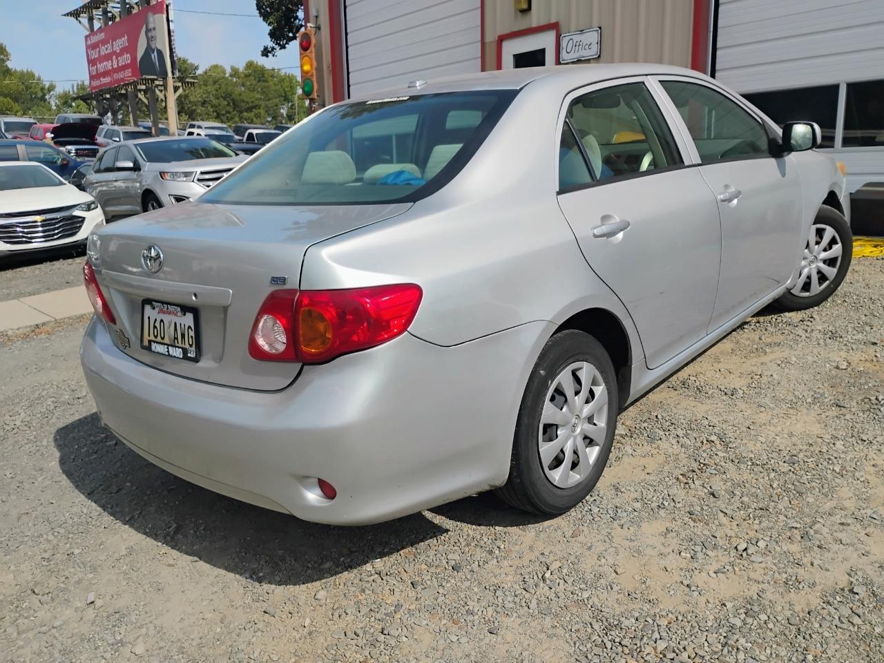 Toyota Corolla 4dr Sdn Man (Natl) 2009