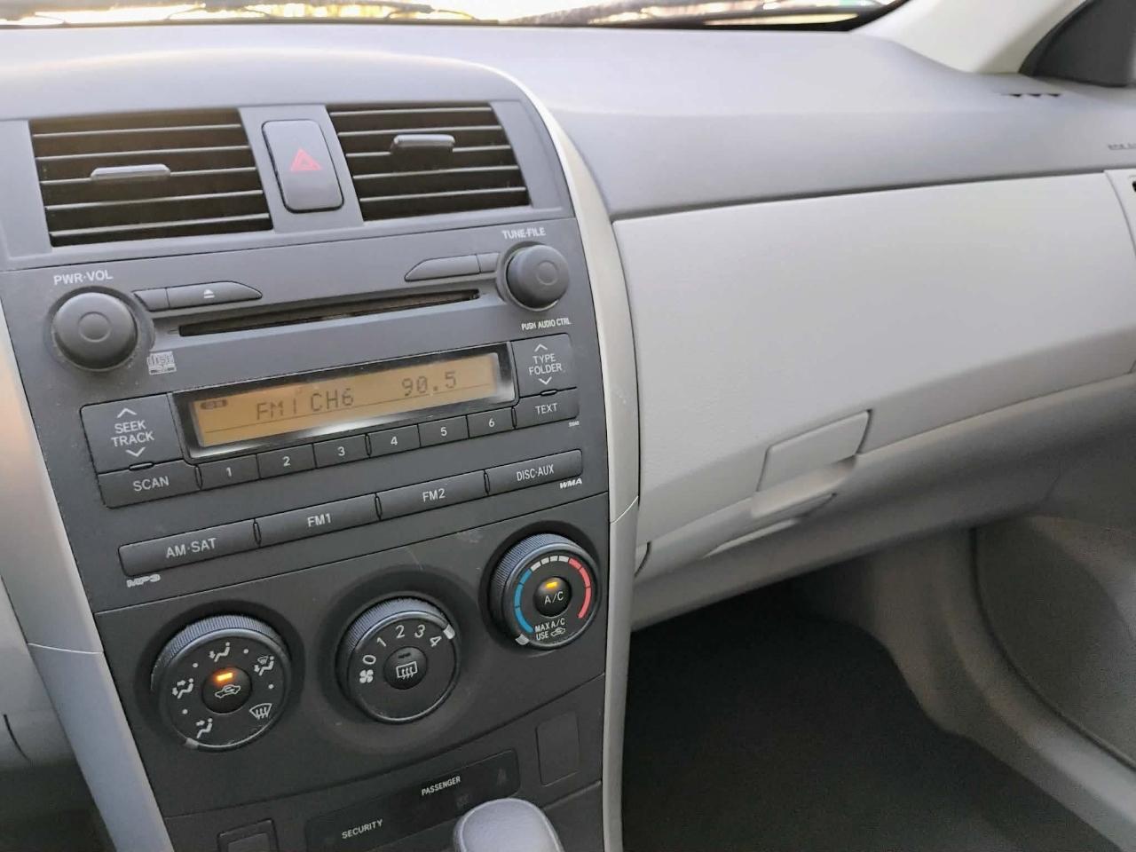 Toyota Corolla 4dr Sdn Man (Natl) 2009