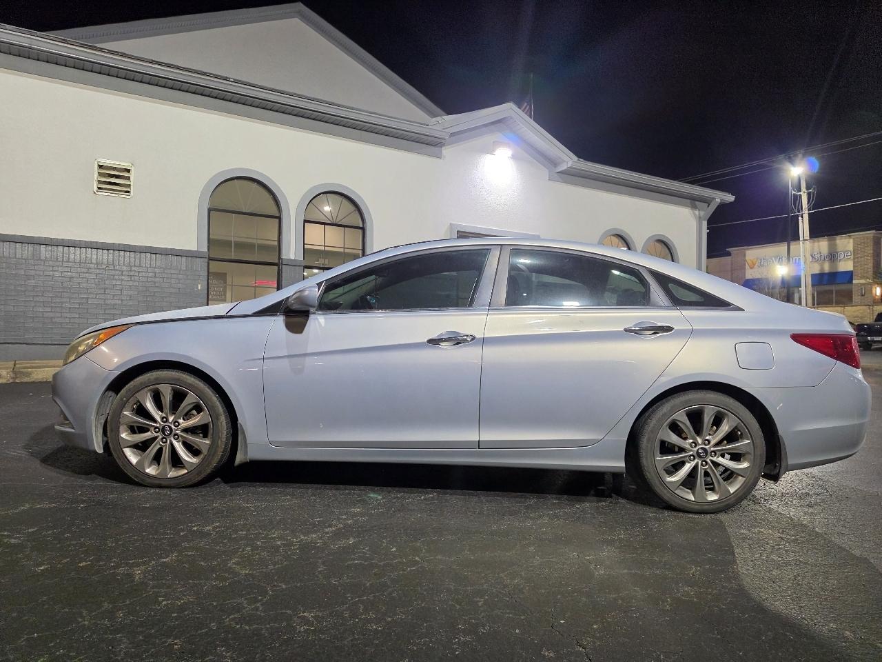 Hyundai Sonata 4dr Sdn 2.4L Auto SE 2013